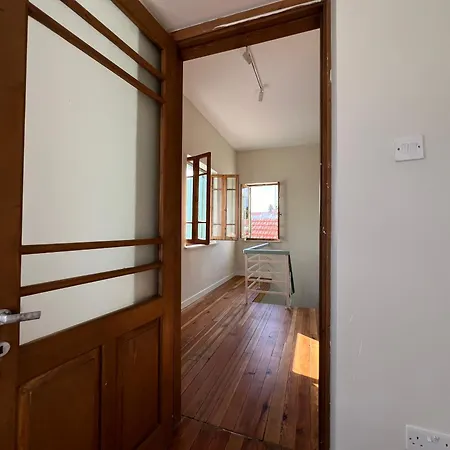 1947 Rescued Stone House Дом отдыха Никосия